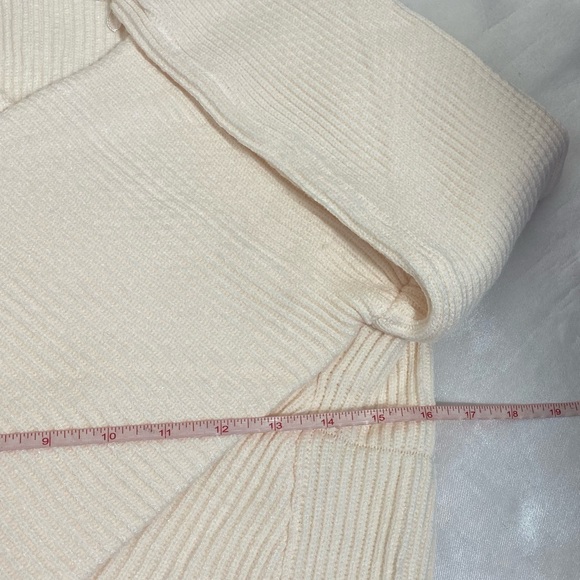 NEW Sweater M/L womens wrap white - Picture 4 of 6